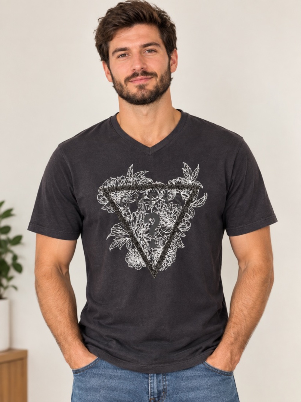 GUESS Los Angeles menโs black/charcoal V-neck T-shirt